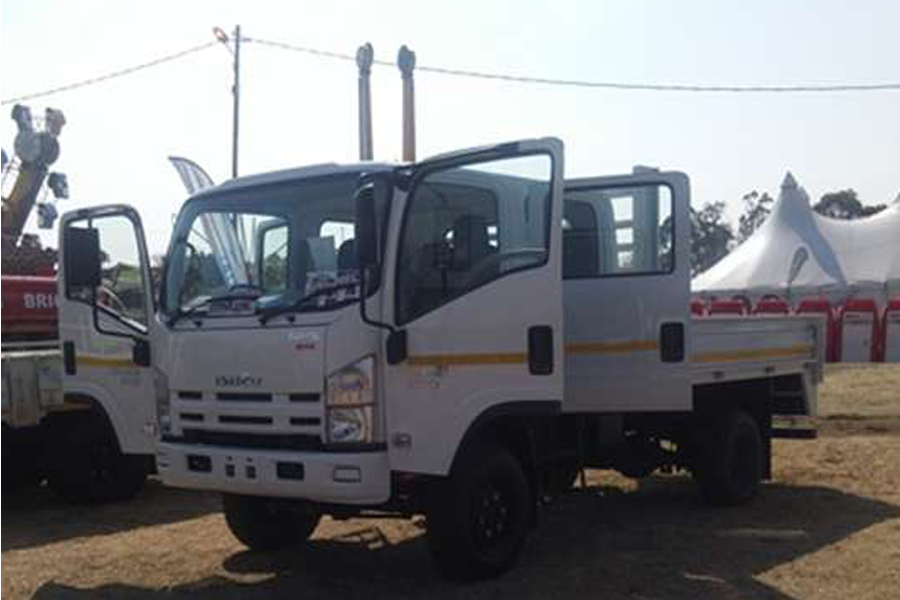 Isuzu Cattle body NPS 300 4x4 Crew Dropside Truck